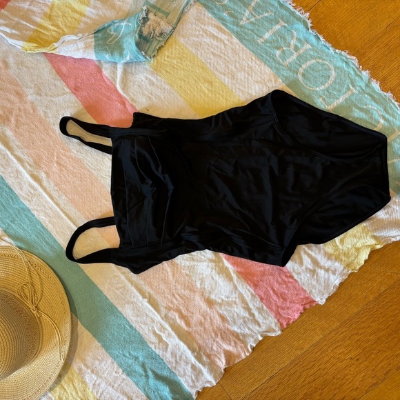Black One-Piece Swimsuit Sz 10 Like New Flattering - Picture 1 of 6